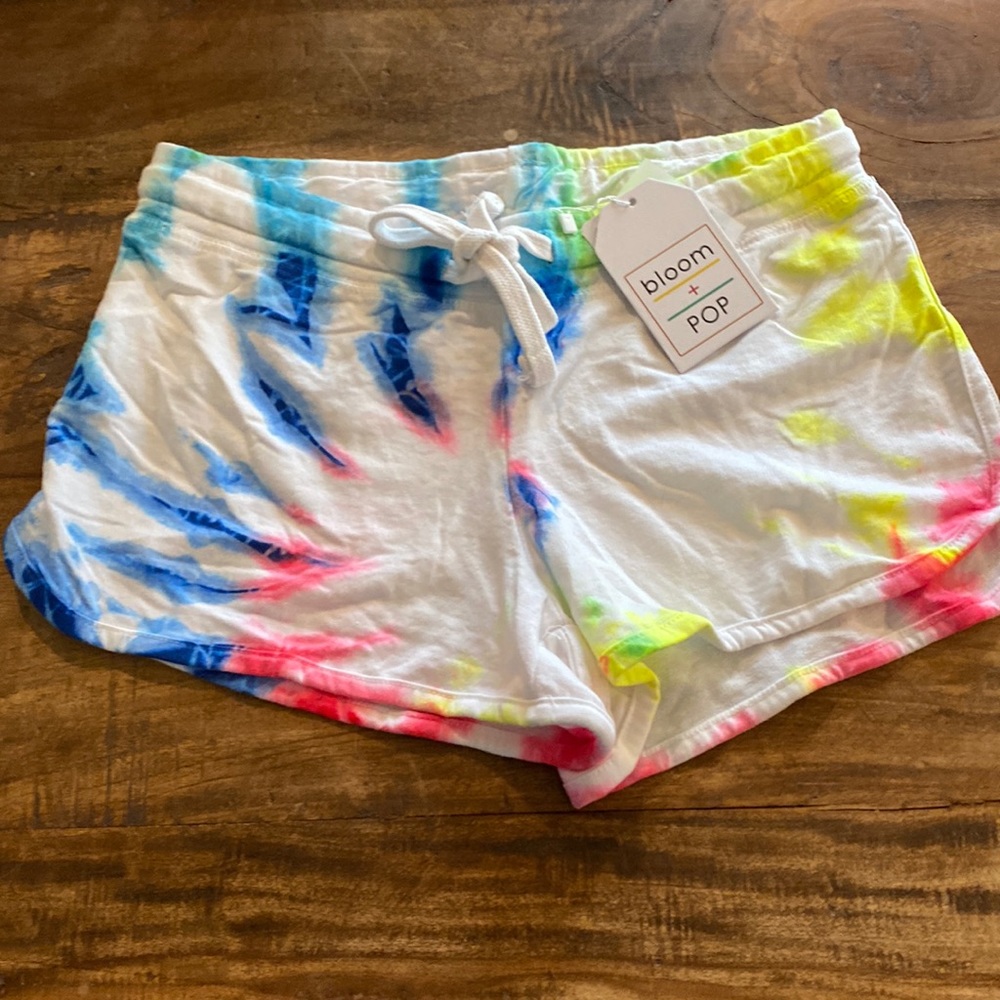 Bloom and pop tie dye shorts